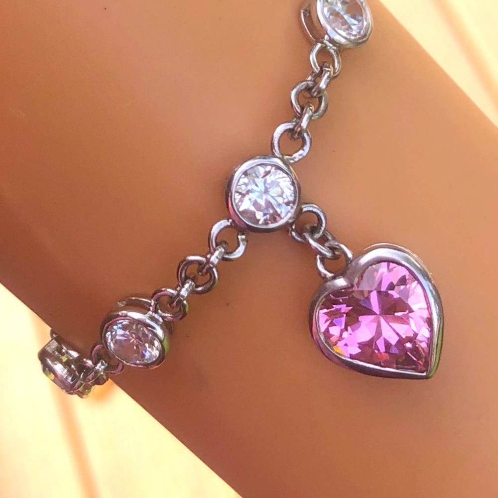 L61: Over 7ct - stunning 12mm pink heart dangle bracelet - bezel white 7.5”